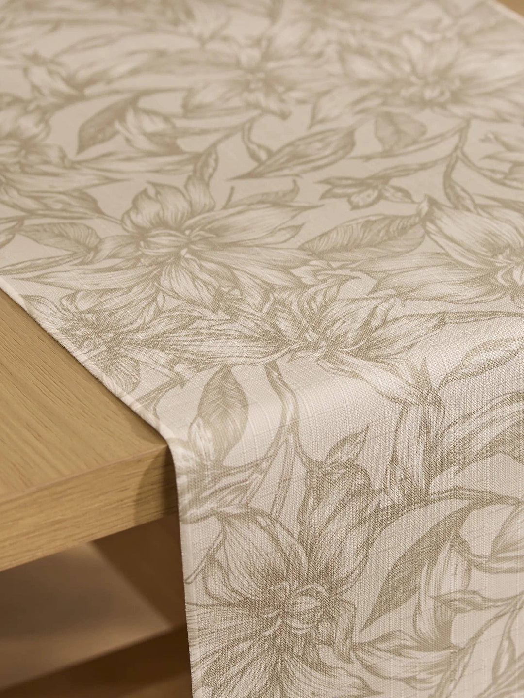 Alba Table Runner, 16" x 90"