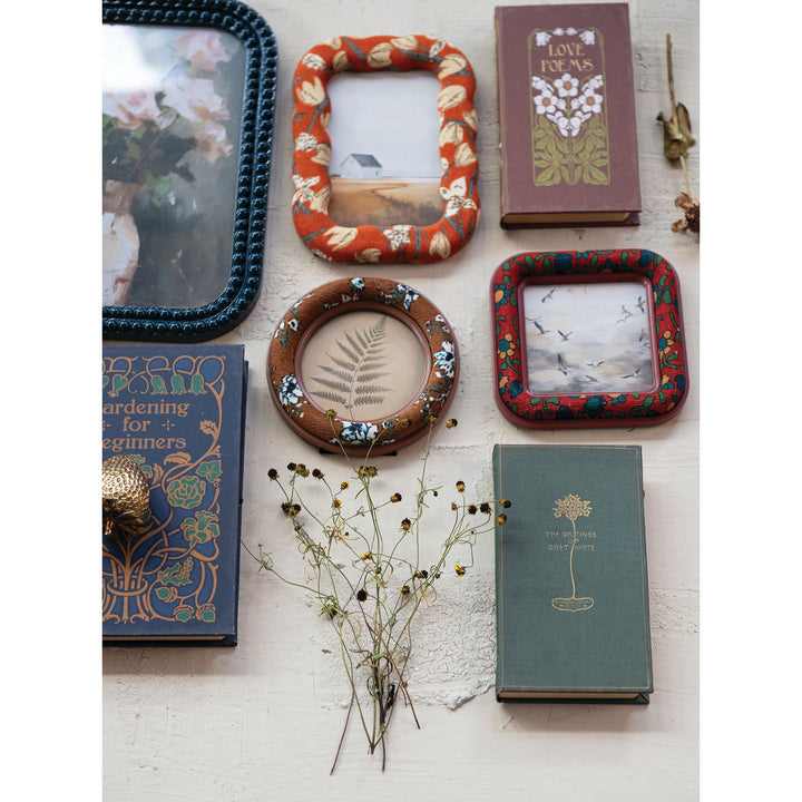 Embroidered Photo Frame with Floral Pattern